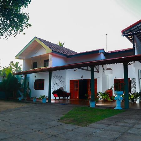 Anila Beach Inn Tangalle Ngoại thất bức ảnh