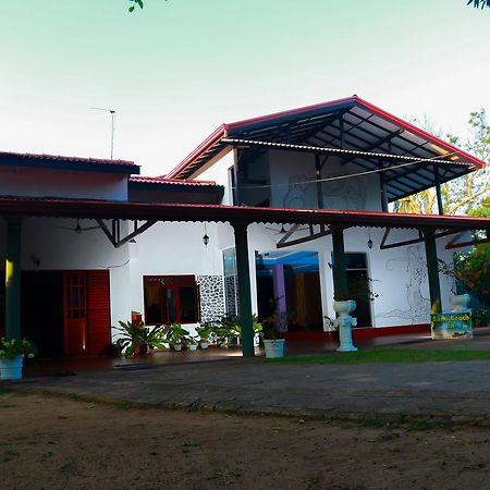 Anila Beach Inn Tangalle Ngoại thất bức ảnh