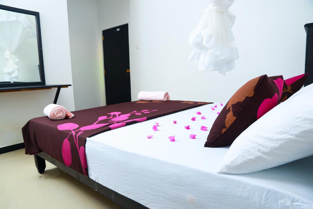 Anila Beach Inn Tangalle Ngoại thất bức ảnh