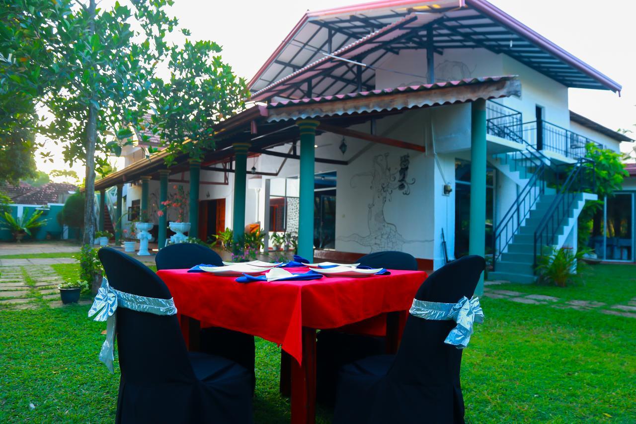 Anila Beach Inn Tangalle Ngoại thất bức ảnh